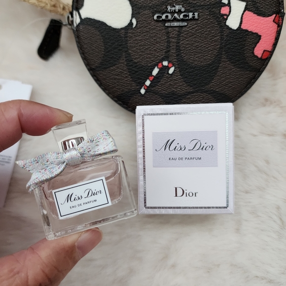 ❤️Bundle Coach Round Coin Case Snoopy and [Dior mini perfume] - Picture 6 of 7